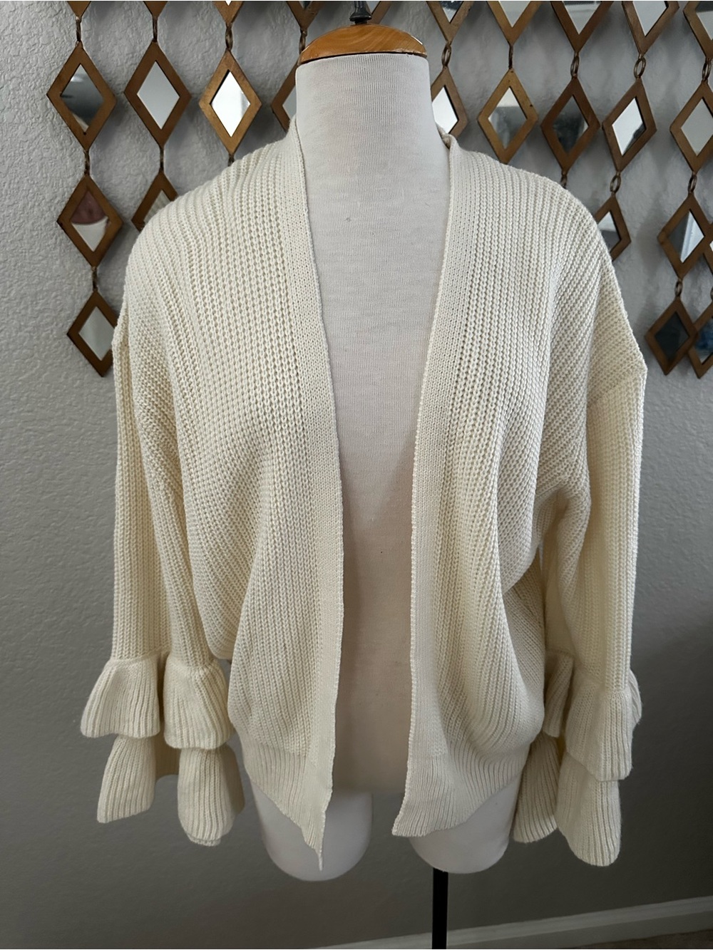 ✨ NWT POL Clothing Cream Chunky Knit Open Cardigan Tiered Ruffle Sleeve Small ✨